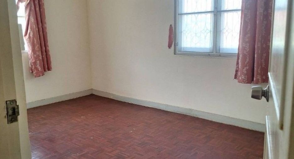 For sale 3 bedrooms townhouse in Mueang Chachoengsao, Chachoengsao