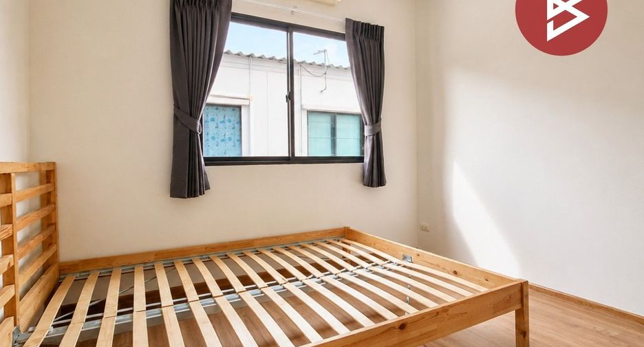 Casa adosada en venta de 3 habitaciones en Don Mueang, Bangkok