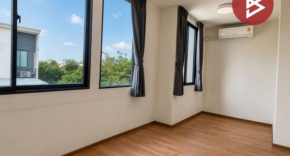 Casa adosada en venta de 3 habitaciones en Don Mueang, Bangkok