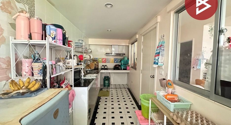 For sale 3 bedrooms townhouse in Mueang Chon Buri, Chonburi