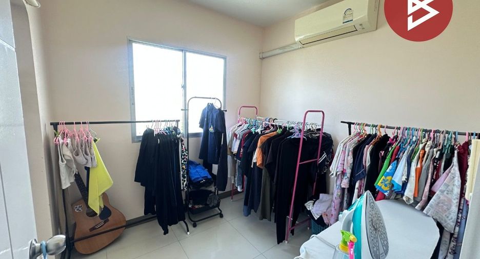 For sale 3 bedrooms townhouse in Mueang Chon Buri, Chonburi
