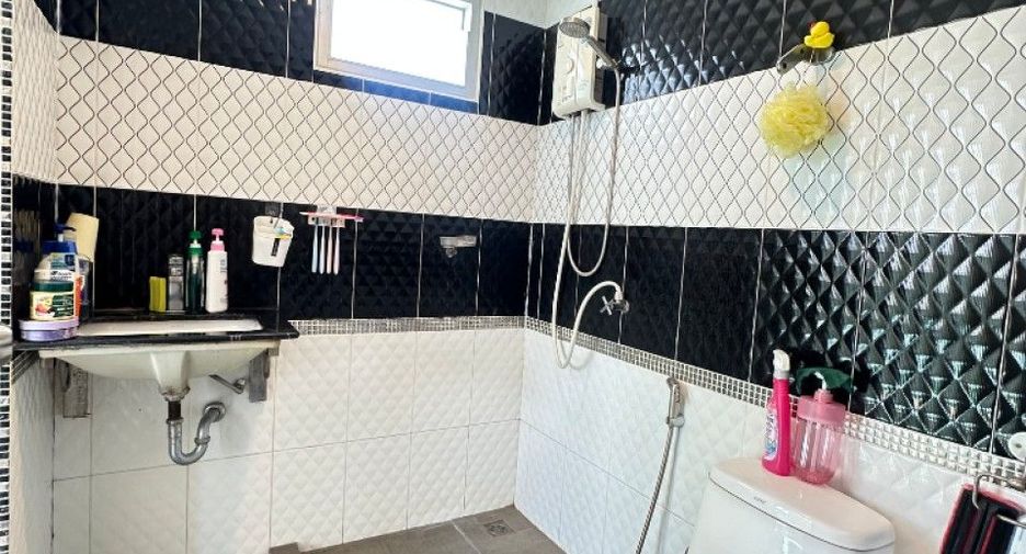 For sale 3 bedrooms townhouse in Mueang Chon Buri, Chonburi