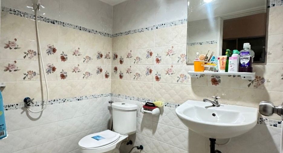 For sale 3 bedrooms townhouse in Mueang Chon Buri, Chonburi