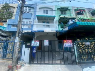 Reihenhaus zum Kauf mit 5 Zimmer in Thung Khru, Bangkok