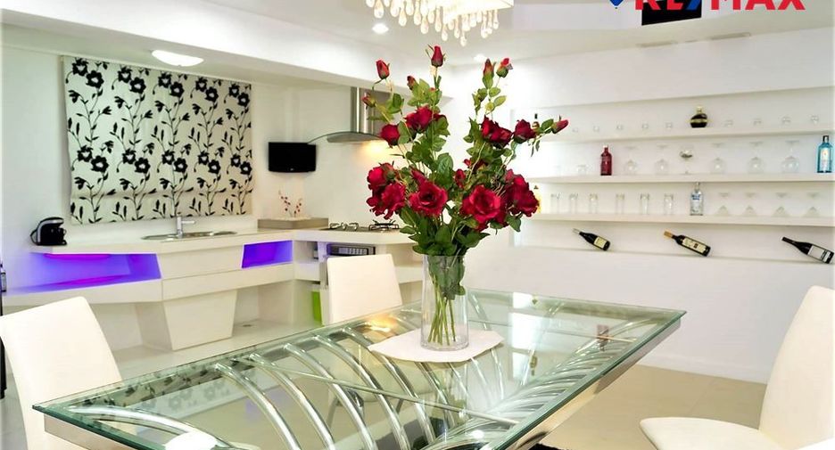 For sale 5 bedrooms house in Pratumnak, Pattaya