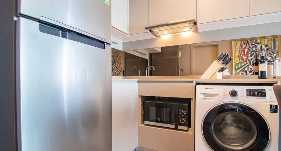 For rent 2 bedrooms condo in Phra Khanong, Bangkok