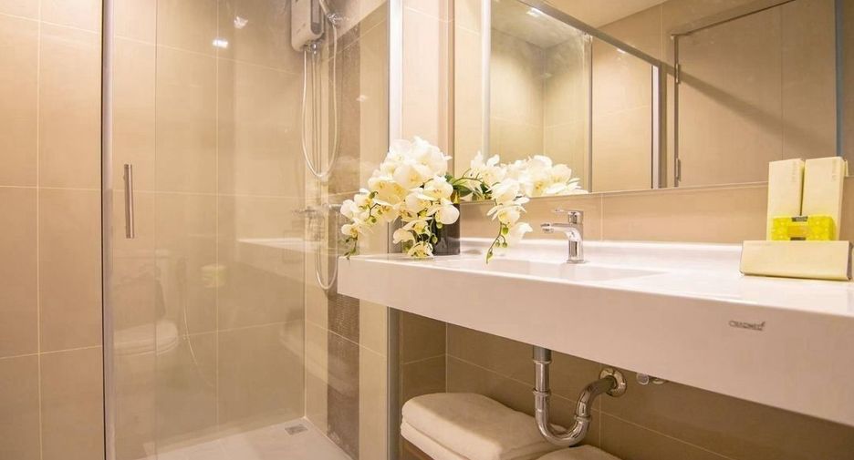 For rent 2 bedrooms condo in Phra Khanong, Bangkok