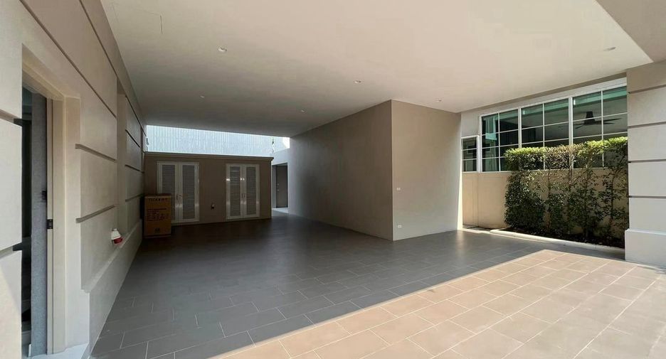 For sale 5 bedrooms house in Yan Nawa, Bangkok