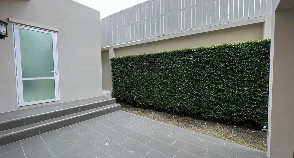 For sale 5 bedrooms house in Yan Nawa, Bangkok
