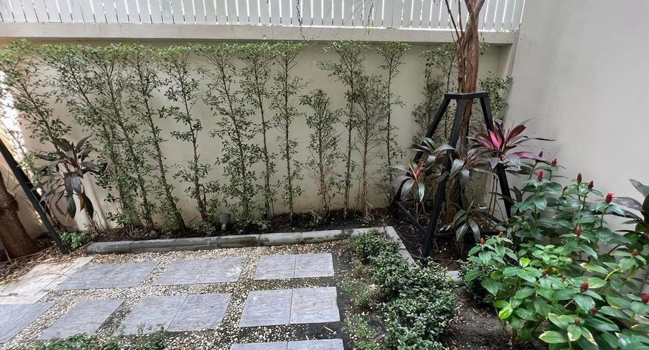 For sale 5 bedrooms house in Yan Nawa, Bangkok