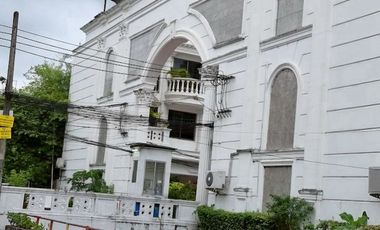 For rent 3 bedrooms townhouse in Watthana, Bangkok