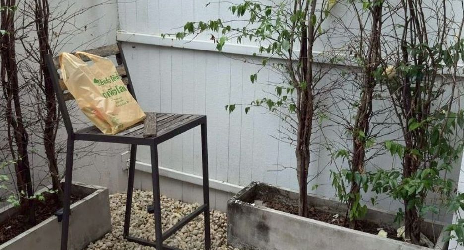 For rent 3 bedrooms townhouse in Watthana, Bangkok