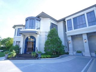 For sale 5 bedrooms house in Bang Kapi, Bangkok