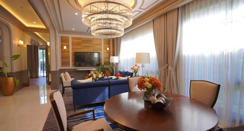 For sale 5 bedrooms house in Bang Kapi, Bangkok