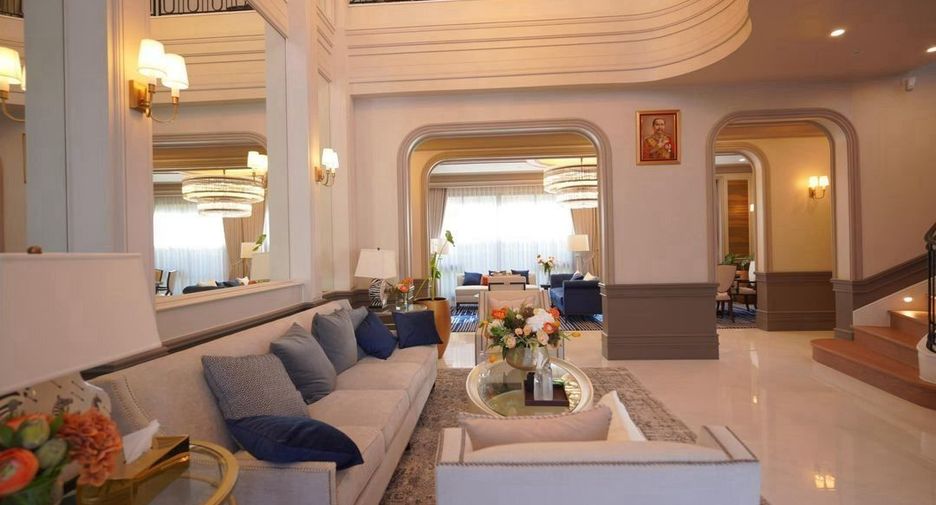 For sale 5 bedrooms house in Bang Kapi, Bangkok