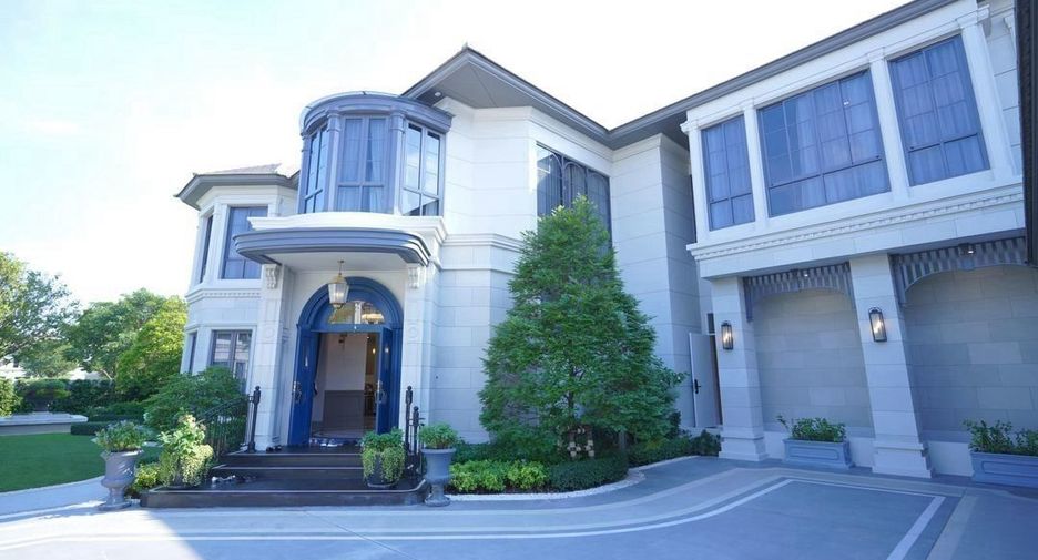 For sale 5 bedrooms house in Bang Kapi, Bangkok