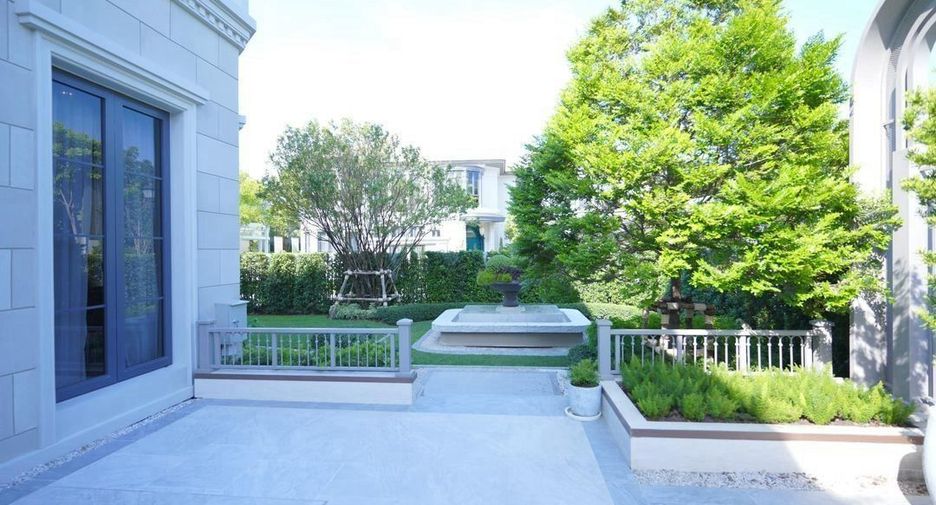 For sale 5 bedrooms house in Bang Kapi, Bangkok