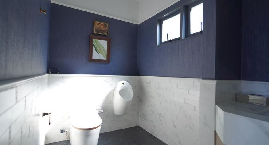 For sale 5 bedrooms house in Bang Kapi, Bangkok