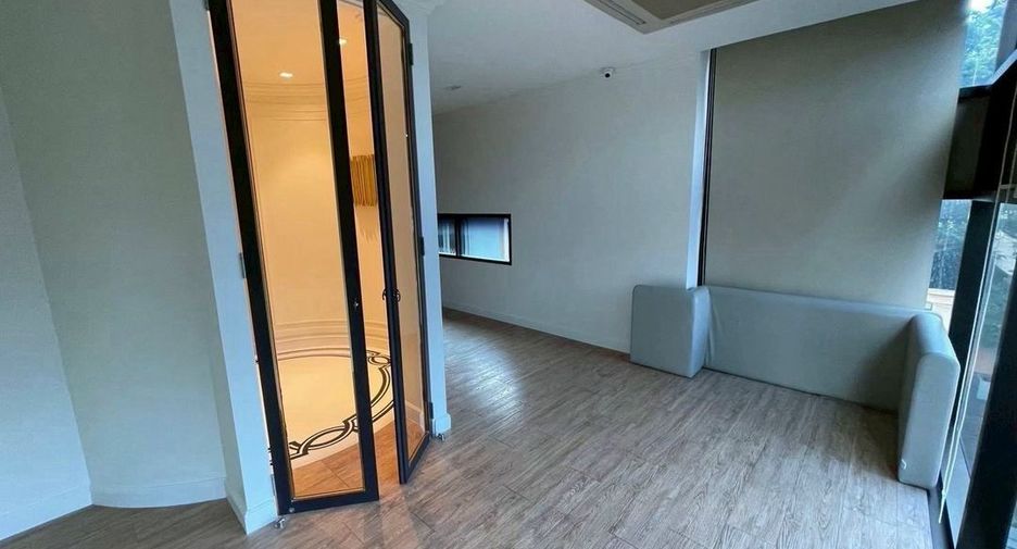 For rent retail Space in Watthana, Bangkok
