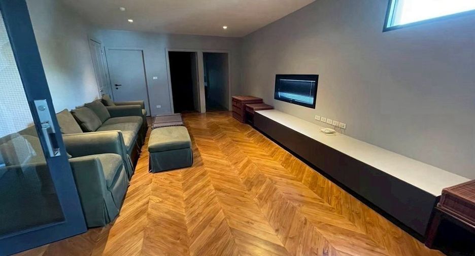 For rent retail Space in Watthana, Bangkok