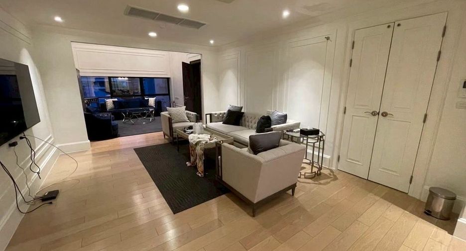 For rent retail Space in Watthana, Bangkok