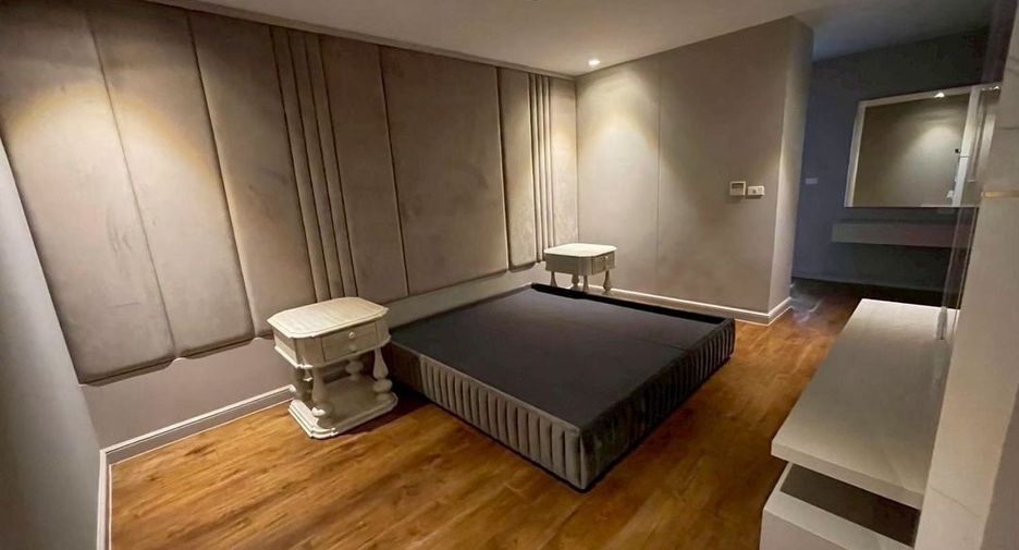 For rent retail Space in Watthana, Bangkok