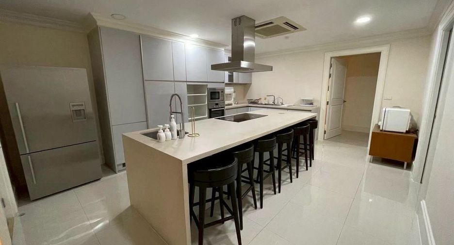 For rent retail Space in Watthana, Bangkok