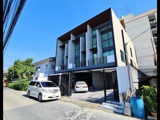 Reihenhaus zur Miete und zum Kauf mit 6 Zimmer in Wang Thonglang, Bangkok