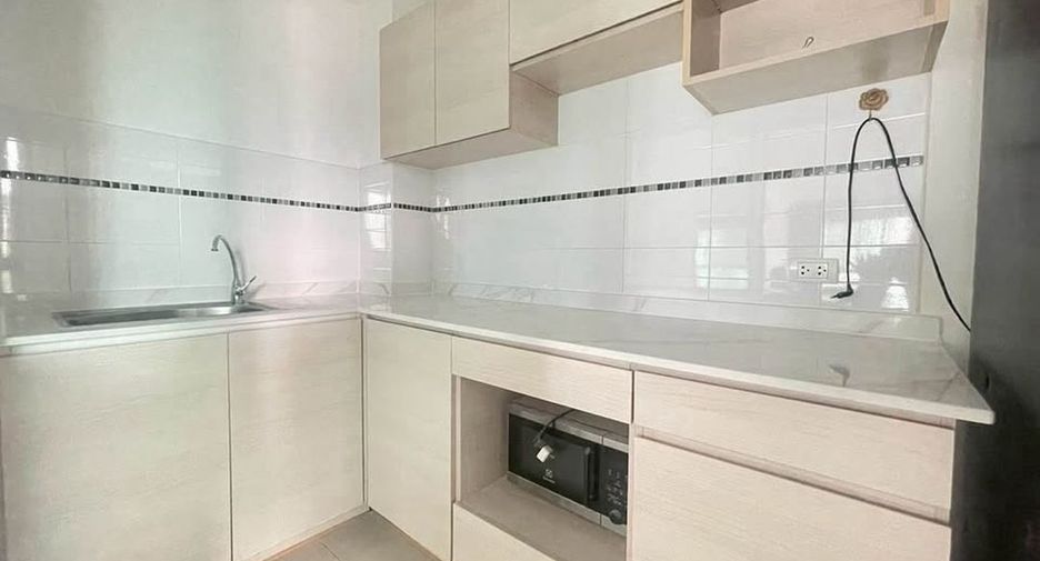 For rent 3 bedrooms condo in Yan Nawa, Bangkok