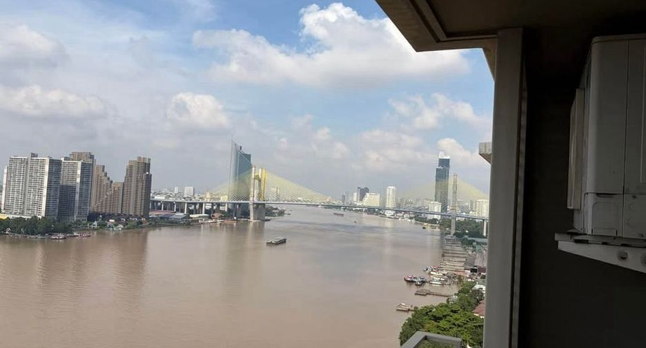 For rent 3 bedrooms condo in Yan Nawa, Bangkok