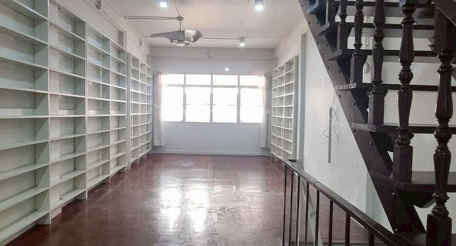 For rent 3 bedrooms retail Space in Phra Khanong, Bangkok