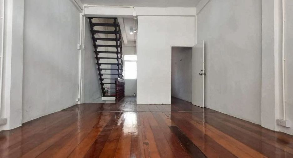 For rent 3 bedrooms retail Space in Phra Khanong, Bangkok