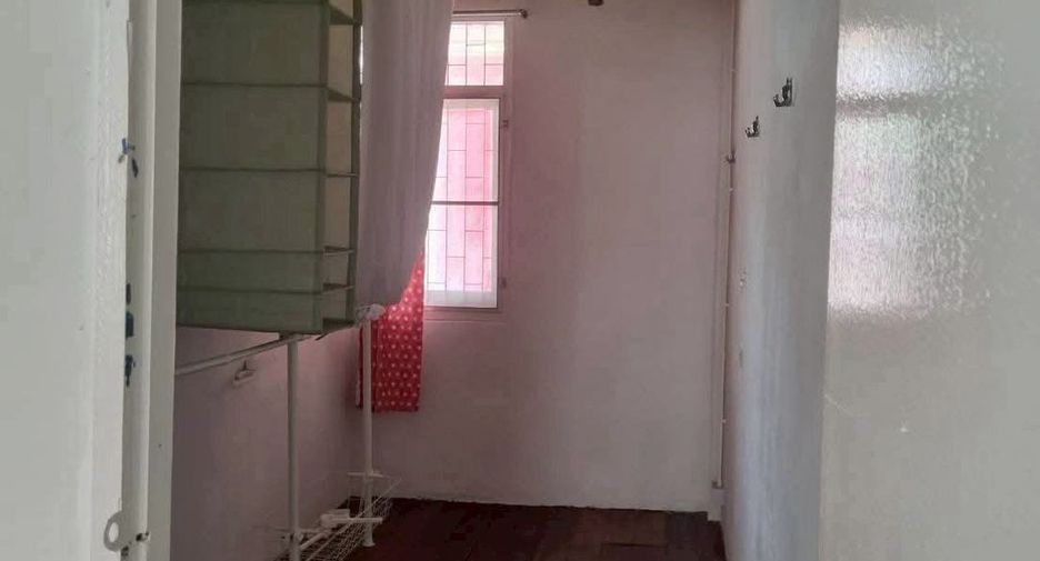For rent 3 bedrooms retail Space in Phra Khanong, Bangkok
