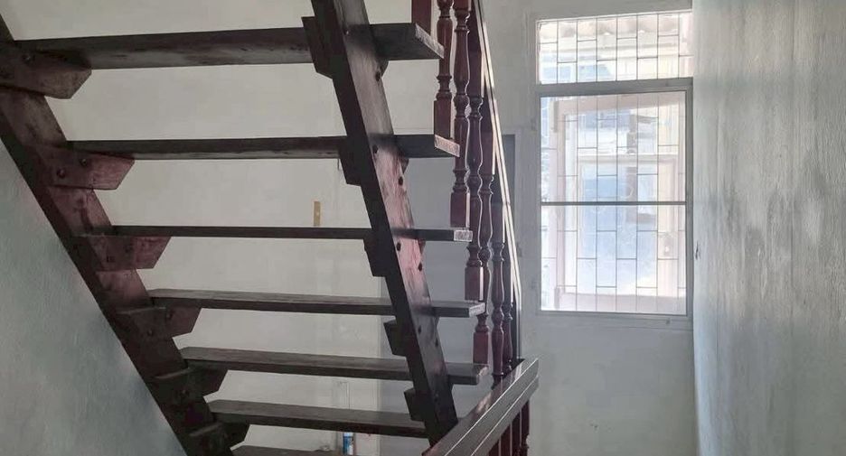 For rent 3 bedrooms retail Space in Phra Khanong, Bangkok