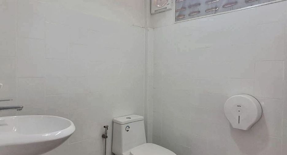 For rent 3 bedrooms retail Space in Phra Khanong, Bangkok