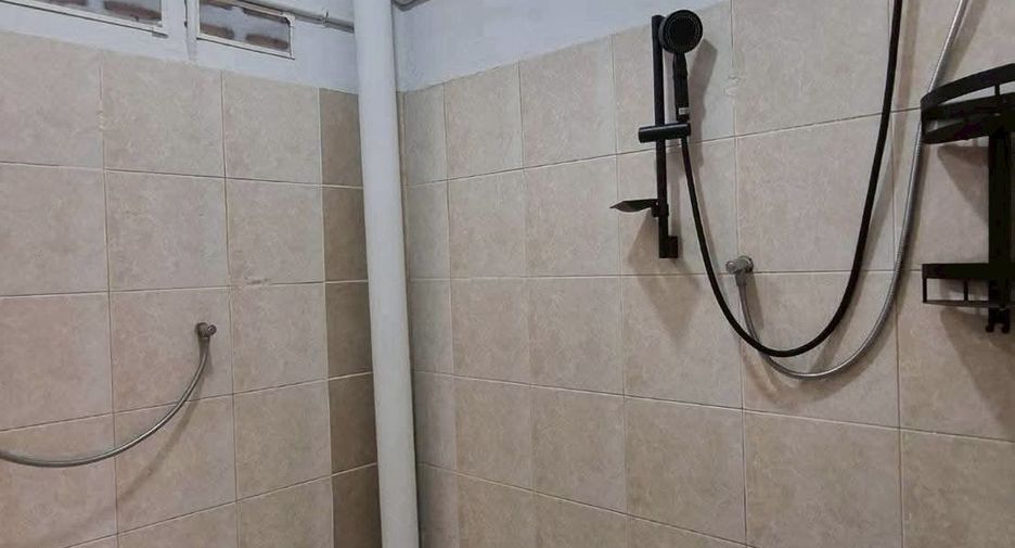 For rent 3 bedrooms retail Space in Phra Khanong, Bangkok