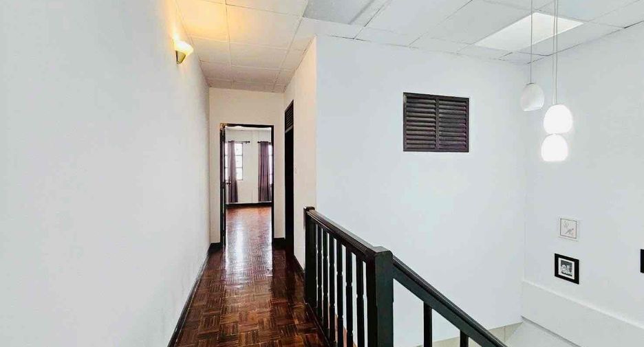 À vendre 2 chambres maison de ville à San Sai, Chiang Mai