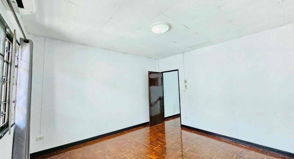 À vendre 2 chambres maison de ville à San Sai, Chiang Mai