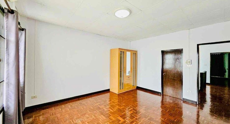 À vendre 2 chambres maison de ville à San Sai, Chiang Mai