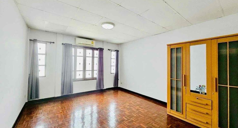 À vendre 2 chambres maison de ville à San Sai, Chiang Mai