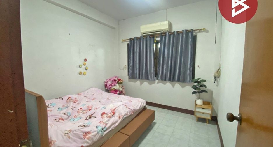 À vendre 2 chambres maison de ville à Mueang Suphanburi, Suphan Buri
