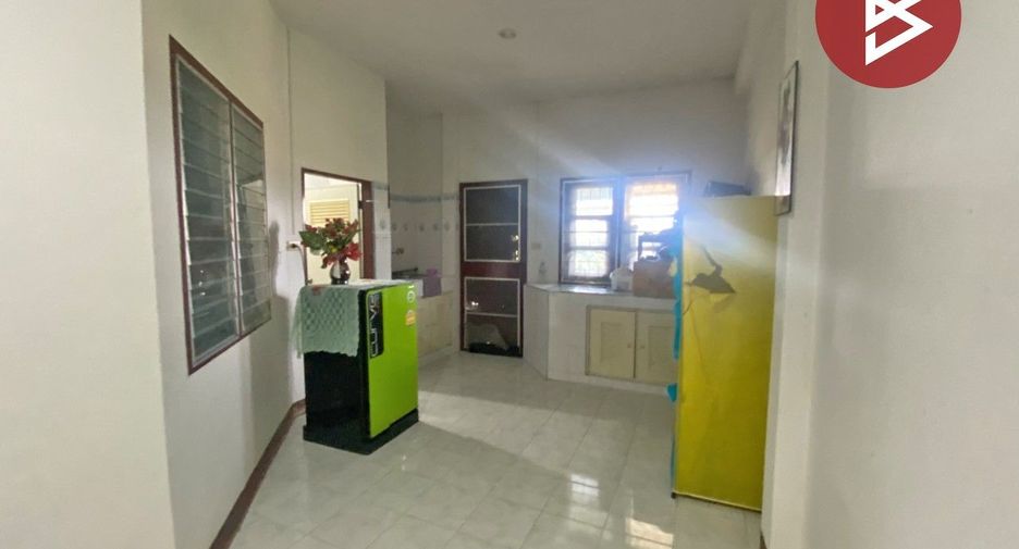 À vendre 2 chambres maison de ville à Mueang Suphanburi, Suphan Buri