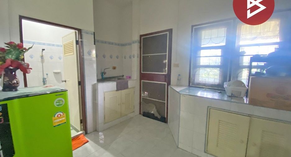 À vendre 2 chambres maison de ville à Mueang Suphanburi, Suphan Buri