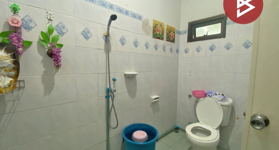 À vendre 2 chambres maison de ville à Mueang Suphanburi, Suphan Buri