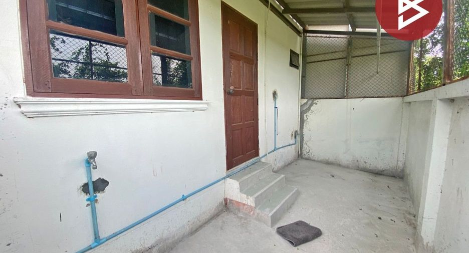 À vendre 2 chambres maison de ville à Mueang Suphanburi, Suphan Buri