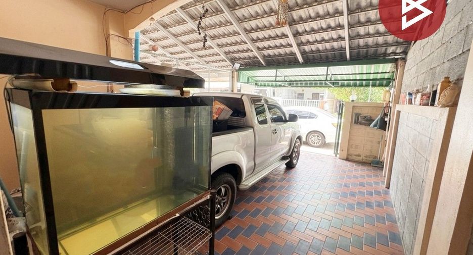 Casa adosada en venta de 2 habitaciones en Sam Khok, Pathum Thani