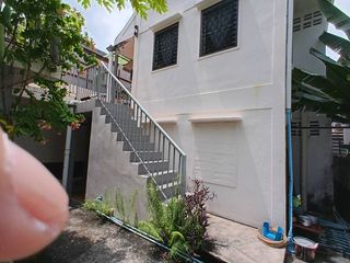 For sale 8 ベッドルーム house in Phra Khanong, Bangkok