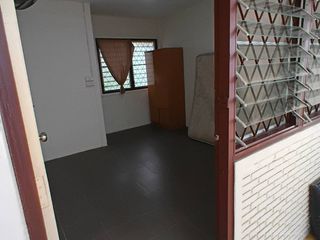 For sale 8 ベッドルーム house in Phra Khanong, Bangkok