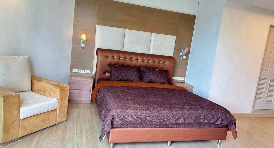 For rent 2 bedrooms condo in Sathon, Bangkok