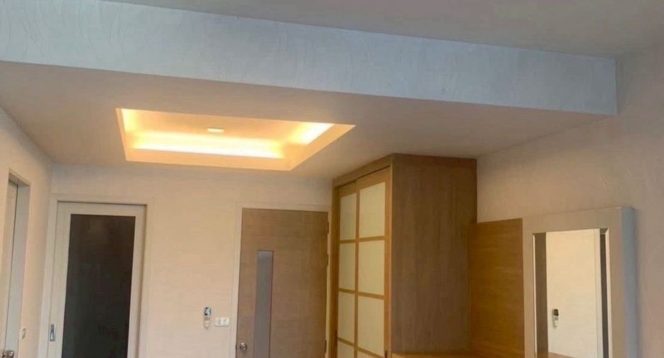 For rent 2 bedrooms condo in Sathon, Bangkok